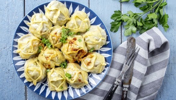 Co mają wspólnego pierogi z gyozą, tiropitakią i mandu?