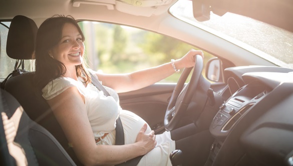 Jazda samochodem w ciąży – za i przeciw