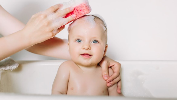 Jak dbać o włosy noworodka i niemowlęcia?