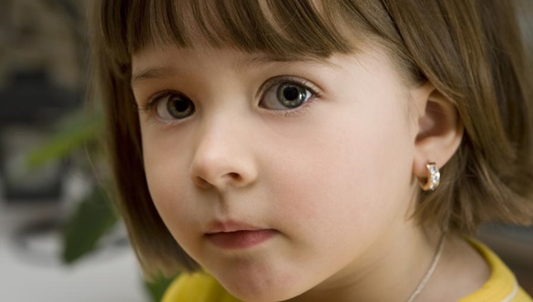 Przekłuwanie uszu małym dzieciom – tak czy nie?