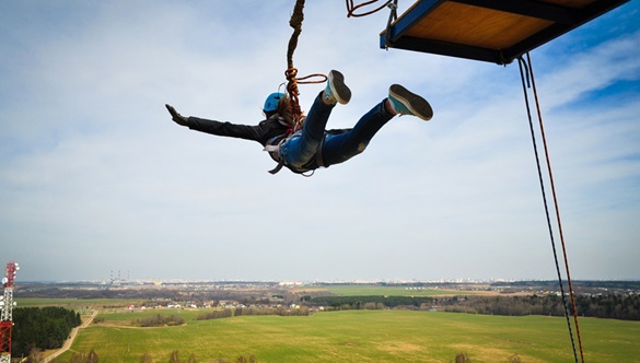Skoki na bungee – sport dla odważnych czy sposób na zabicie nudy?