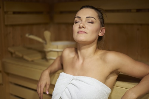 Jaki wpływ na zakwasy ma sauna 