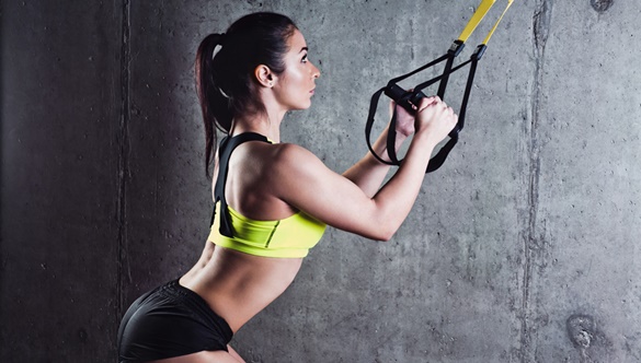 Trening TRX – sposób na wzmocnienie mięśni i wyrzeźbienie sylwetki