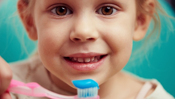 Mleczne zęby – czy trzeba o nie dbać, choć wypadną? 